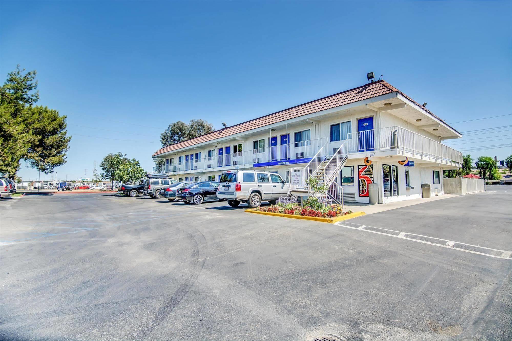 Motel 6-Stockton, Ca - Charter Way West Экстерьер фото